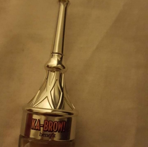 It cosmetics & benefit - Picture 2 of 2